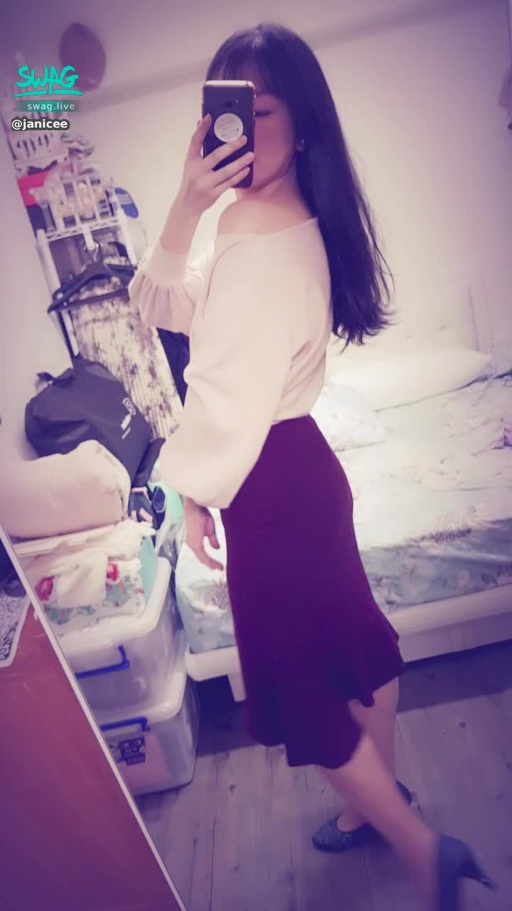 janicee : 微露香肩💚
氣質系魚尾裙的姣好臀部曲線💛
mermaid♥️