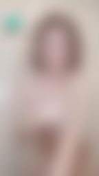 ellieellie : I blowjob in the bathroom part 2