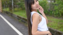 oursediting : 本土女孩韓棠是個清純嬌羞的小女生,在一次偶然的場合結識日藉男友,男友回去日本後,就展開了遠距離戀愛。郎有情妹有意,透過越洋視訊,手腳並用抒發愛意,這時奇蹟發生了…