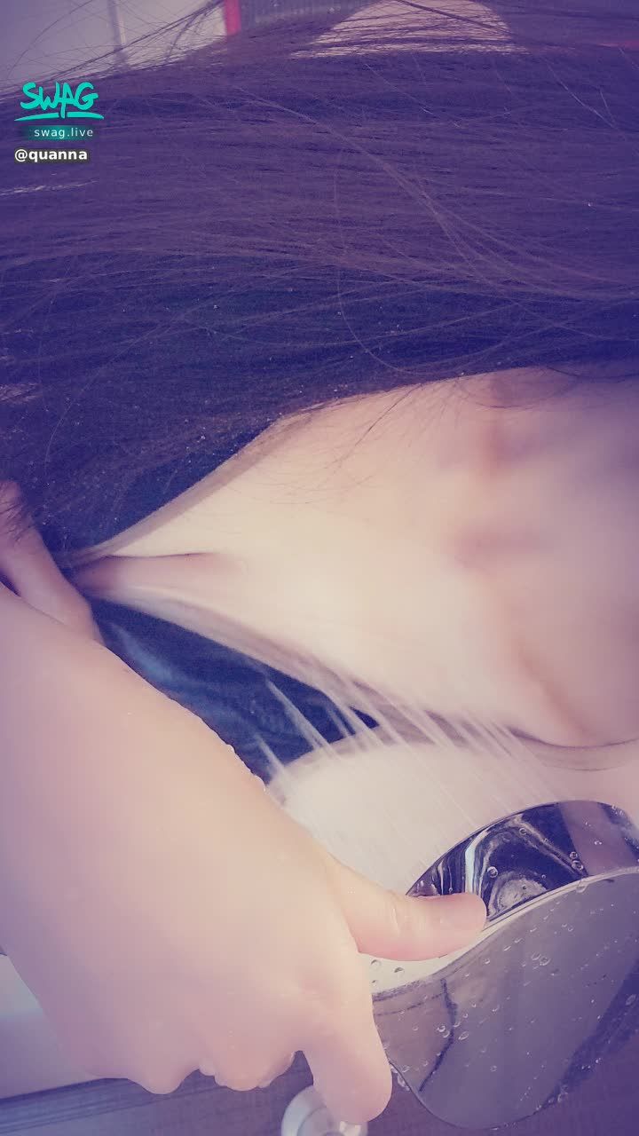 quanna : 剛直播慰慰噴完先洗澡嘍🙈