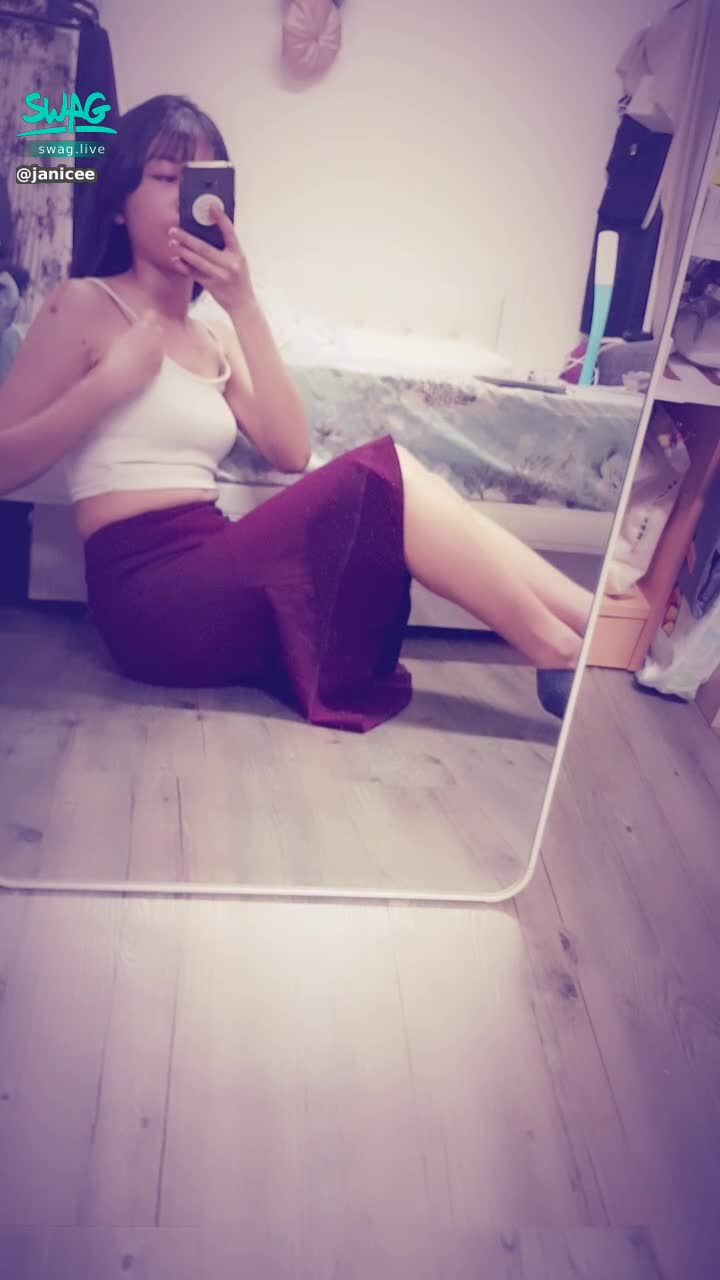 janicee : 看膩北半球了嗎？👀
渾圓的南半球🎀
另一種性感的角度♥️
內衣的勒痕還在💧
semisphere🌹