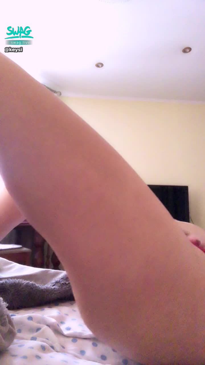  : showing off my hot ass and long legs and beauty feet!  I want you to spank her!  I take off my panties and want to have sex with you!!!