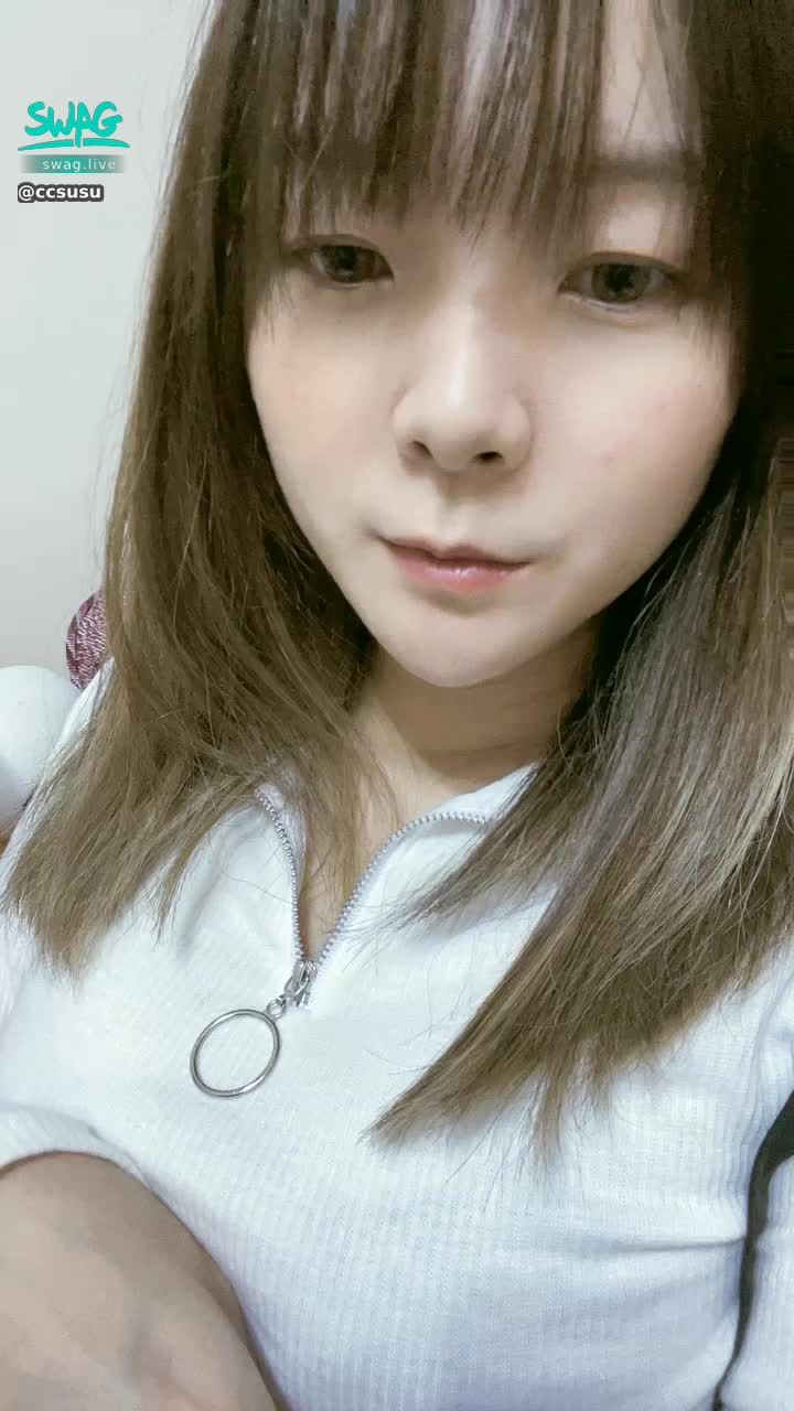 ccsusu : 趁室友還沒回家😜在客廳壞一下👅
你有這樣的室友你會幾點回家❤️❤️

❤️新粉送禮「抖陰」可獲得沐浴小短片💦
❤️刷「舌尖誘惑*2」可獲得全裸大尺私藏片😝
⬆️注意⚠️是兩個舌尖誘惑唷🥺