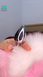 bershuka : 剛剛直播🔞玩得好濕⋯肛塞還好溫熱🤭💦
✅後庭肛門控必收‼️
茉茉大尺露雙穴🔞狐狸尾巴肛塞情色2分半極致誘惑片‼️一個白色騎人節舌尖誘惑👅,即可收藏‼️