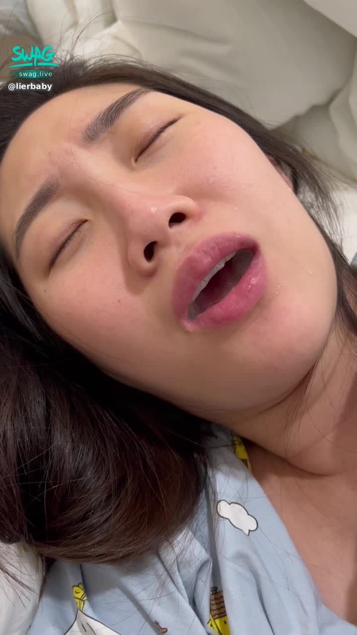  : 什麼❗️❗️❗️說吞就吞😳😳😳滿嘴的精液就這樣吞下去了….