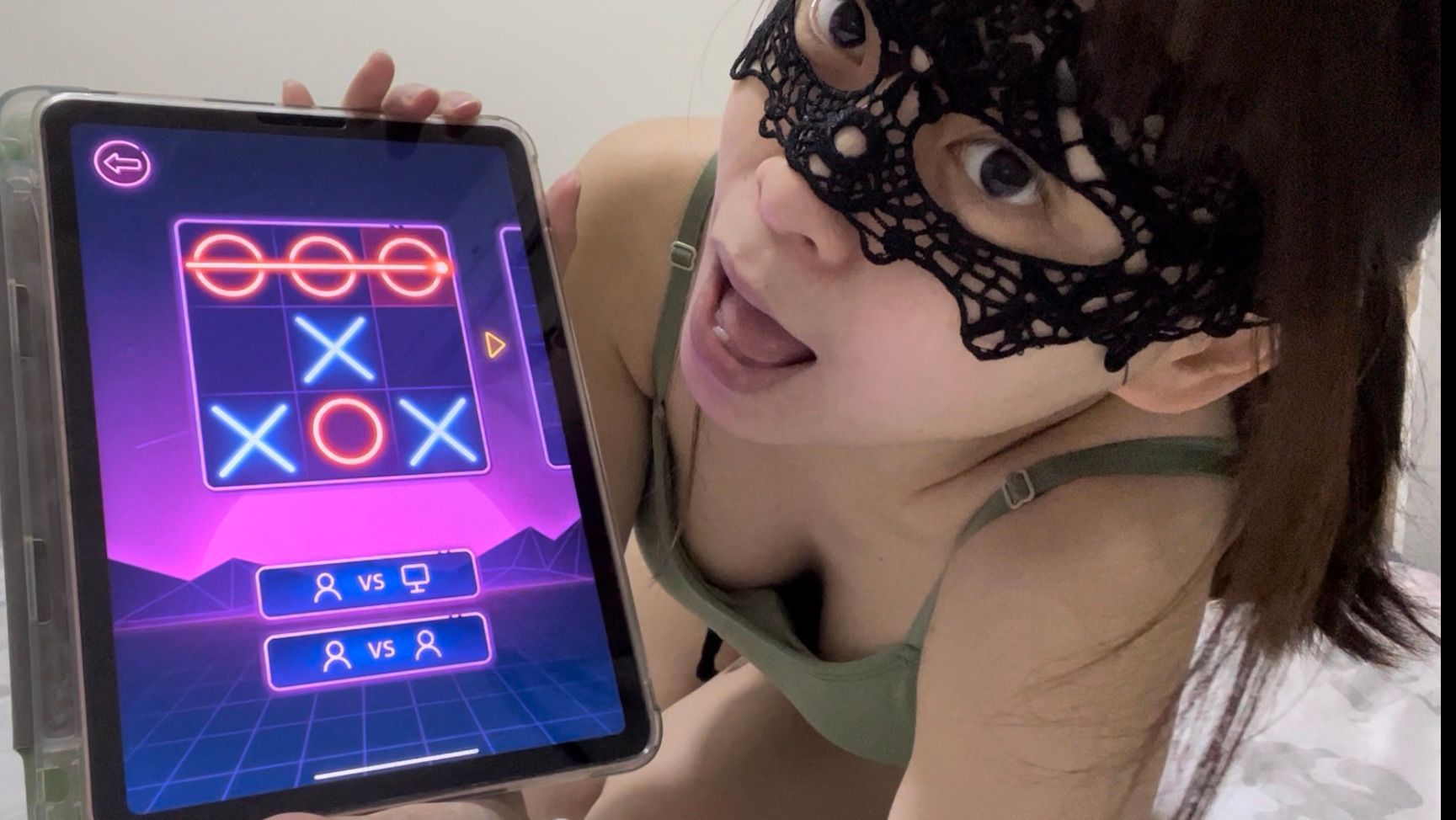 sexyemily : 什麼！如果輸了就要幫對方口交😳這是色色遊戲吧，但好像蠻有趣的耶，好唷好唷 來玩吧💕