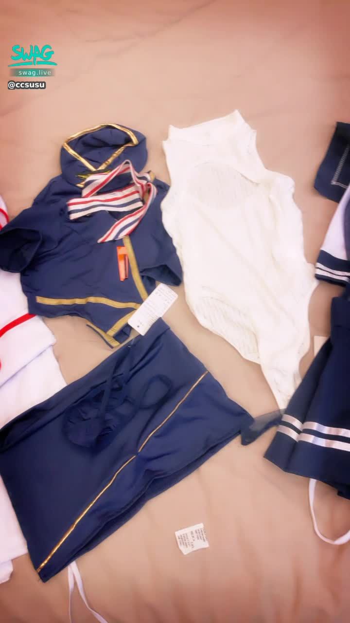 ccsusu : 制服誘惑😜截圖告訴我想看我穿哪一套❤️