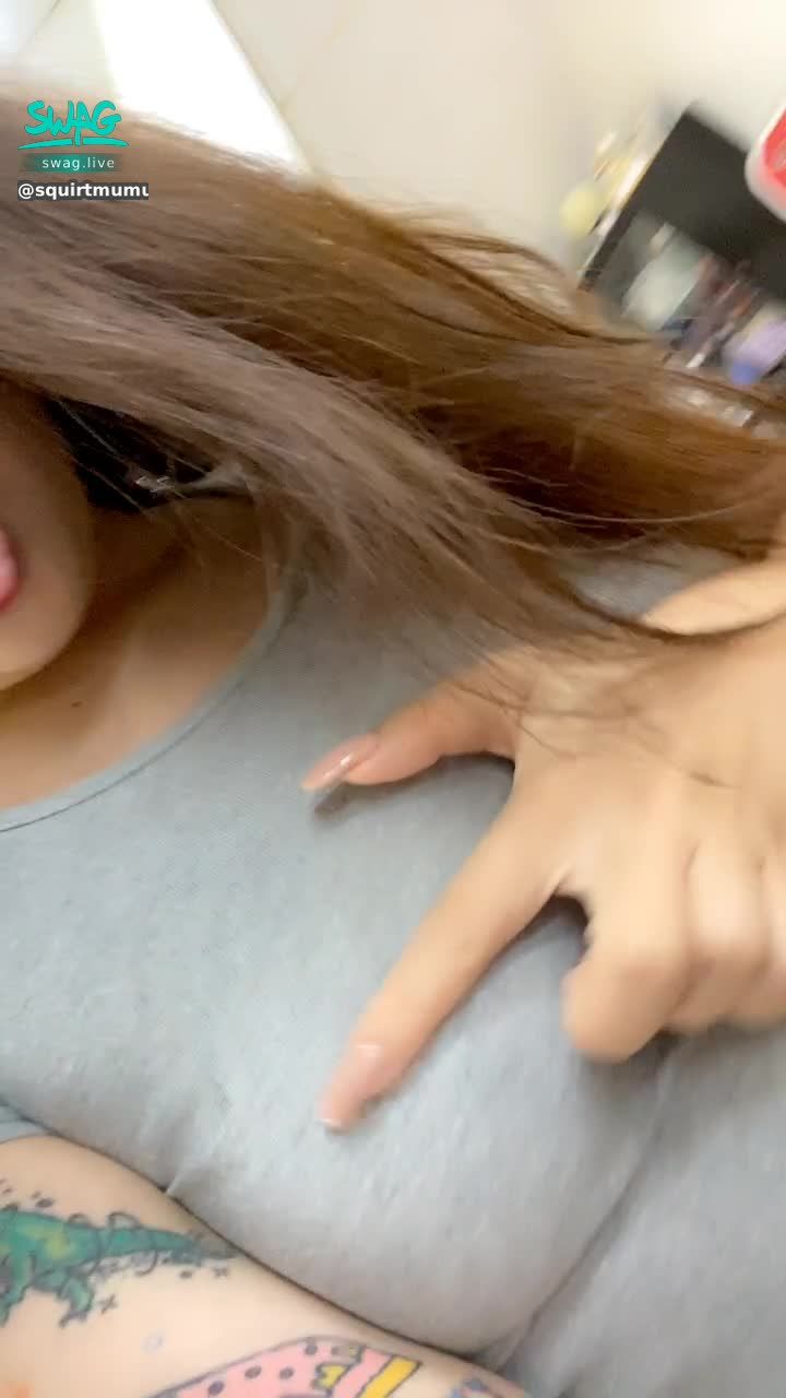 hua_063 : 想色色了啦✨乳頭都凸凸的了….