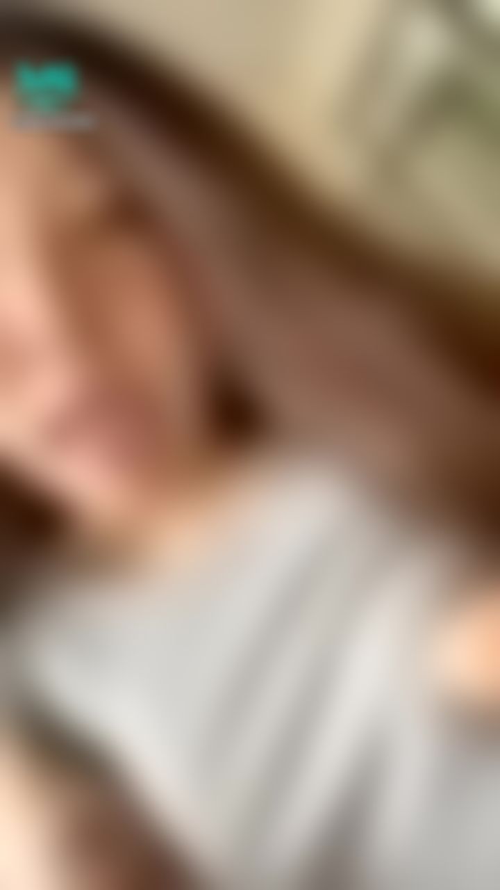 hua_063 : 是不是最愛看我吃棒棒了🧡露臉❤️