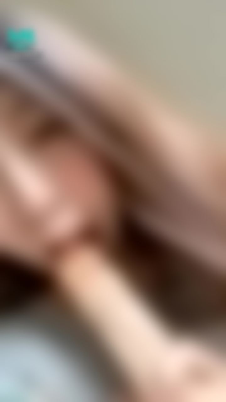 hua_063 : 吃棒棒吃的牽絲流口水🤤好淫蕩❤️