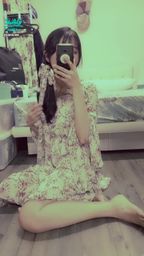 janicee : 解開馬尾,放下烏黑的長髮💗
也放出髮絲的香氣💚
日系女孩💋
洋裝下的美腿👠
plum blossoms🌸