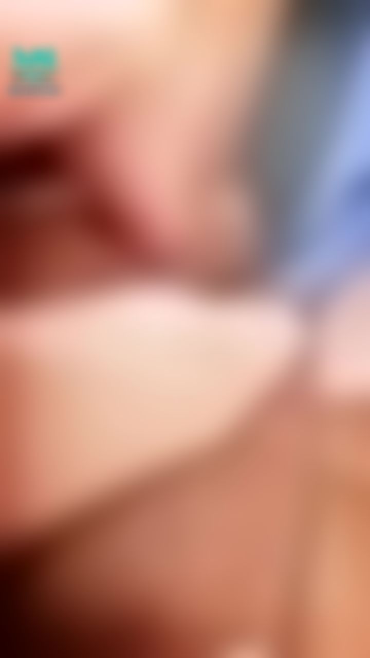 yunibabe : 深夜放火～🔥
一個不小心手指插的太盡興，嫩穴興奮到牽絲了⋯⋯😵