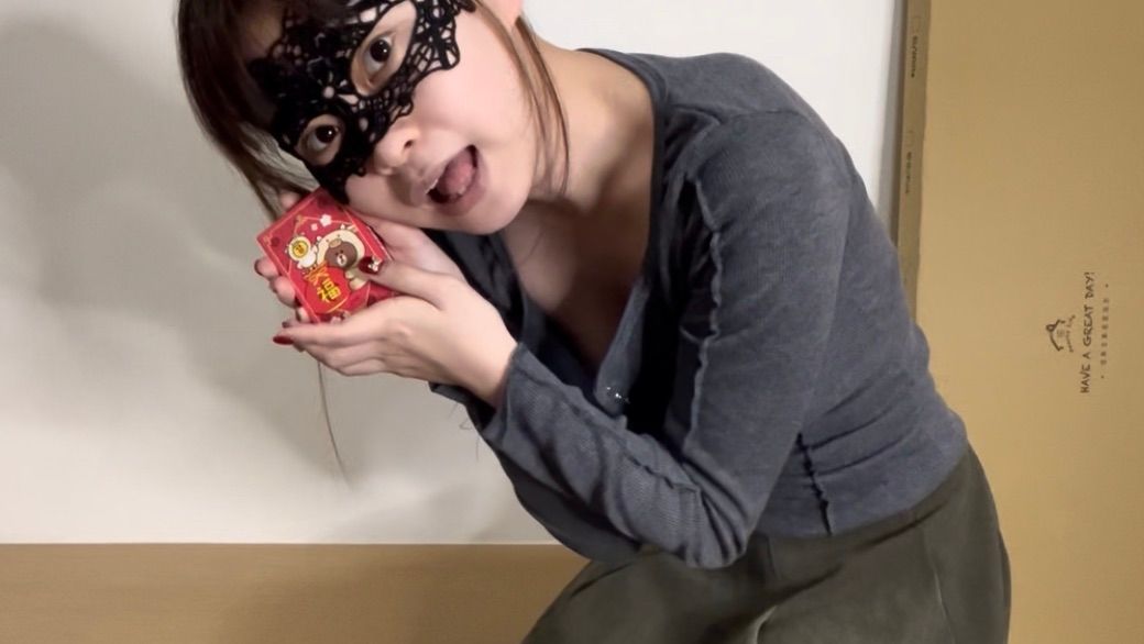 sexyemily : #口交 各位寶貝過年時有沒有玩大老二呢～有對不對～我認真覺得我很會玩大老二，我應該不會輸吧😆