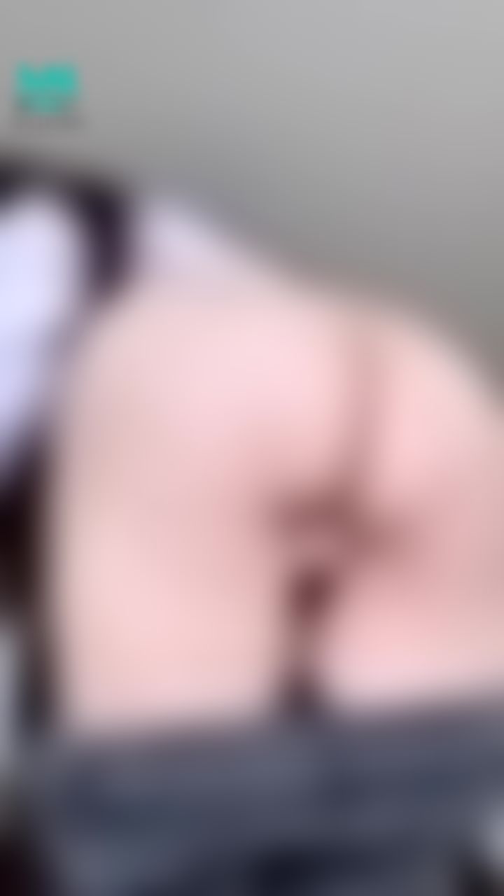 kathyicup : 把我褲子脫下來後卻發現穴裡插著一個自慰棒嗎😈把它拔出來換成你的怎麼樣？👅💦🍆沒穿內衣的大奶還在前面晃呢！不要忘記嘍🔞

#屁蛋 #肥臀 #大奶 #爆乳 #巨乳 #露點 #肉感 #大腿 #一線鮑
