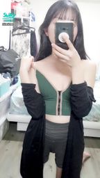 janicee : 放下雙肩的肩帶😈
擠個溝⭐
低胸的美好👀
呼之欲出的性感💋
#深V #低胸 #細肩帶 #乳溝 #性感 #長髮 #黑髮 #鎖骨 #短褲 #美腿 #赤腳 #裸足 #拉鍊 #肩膀