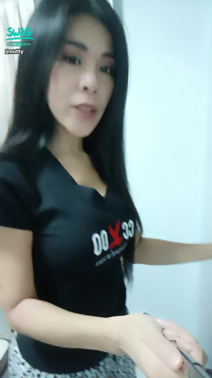 nutty : Are you hungry🤤😝 #real #cute #Thai girls