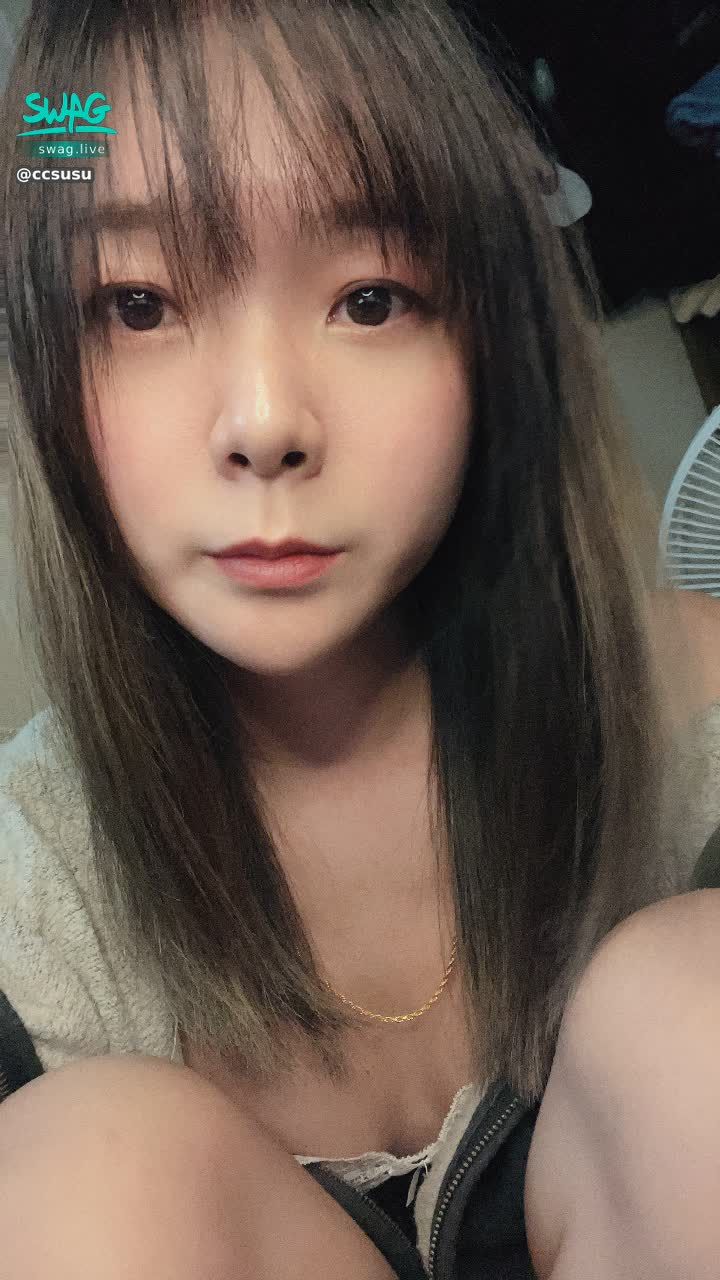 ccsusu : 突然開播😜來看看我陪我聊天唄