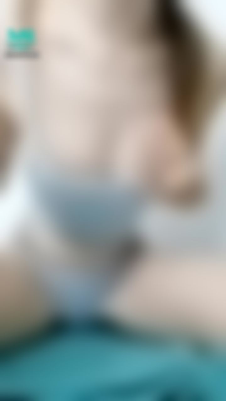 cocolunna : 今天穿低胸背心😛 奶晃得很明显啦！！！！

騎人節告白：
我就是愛比較，所以比較喜歡你。
#SWAG白色騎人節 #騎人節 #SWAGTaiwan #SWAGLive #NSFWTaiwan