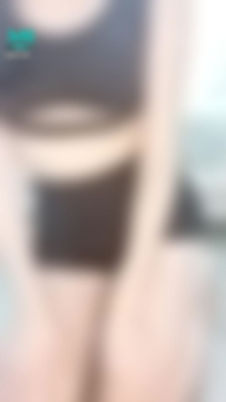janicee : 轉圈圈的微笑線🌸 
360度的窺探👀
扭腰擺臀💓
小可愛下的南半球💖
semisphere⭐
#黑髮 #長髮 #美腿 #氣質 #性感 #南半球 #赤腳 #裸足 #露腰 #鎖骨 #腳趾 #黑色 #腳底 #微笑線 #美臀