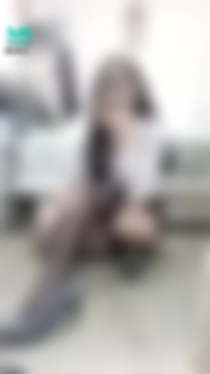 janicee : 短褲的褲底😈
OL襯衫與黑絲高跟鞋👠
膝上襪的絕對領域💋
#OL #膝上襪 #短褲 #絕對領域 #美腿 #黑絲 #大腿襪 #大腿 #長髮 #黑髮 #氣質 #褲底 #高跟鞋