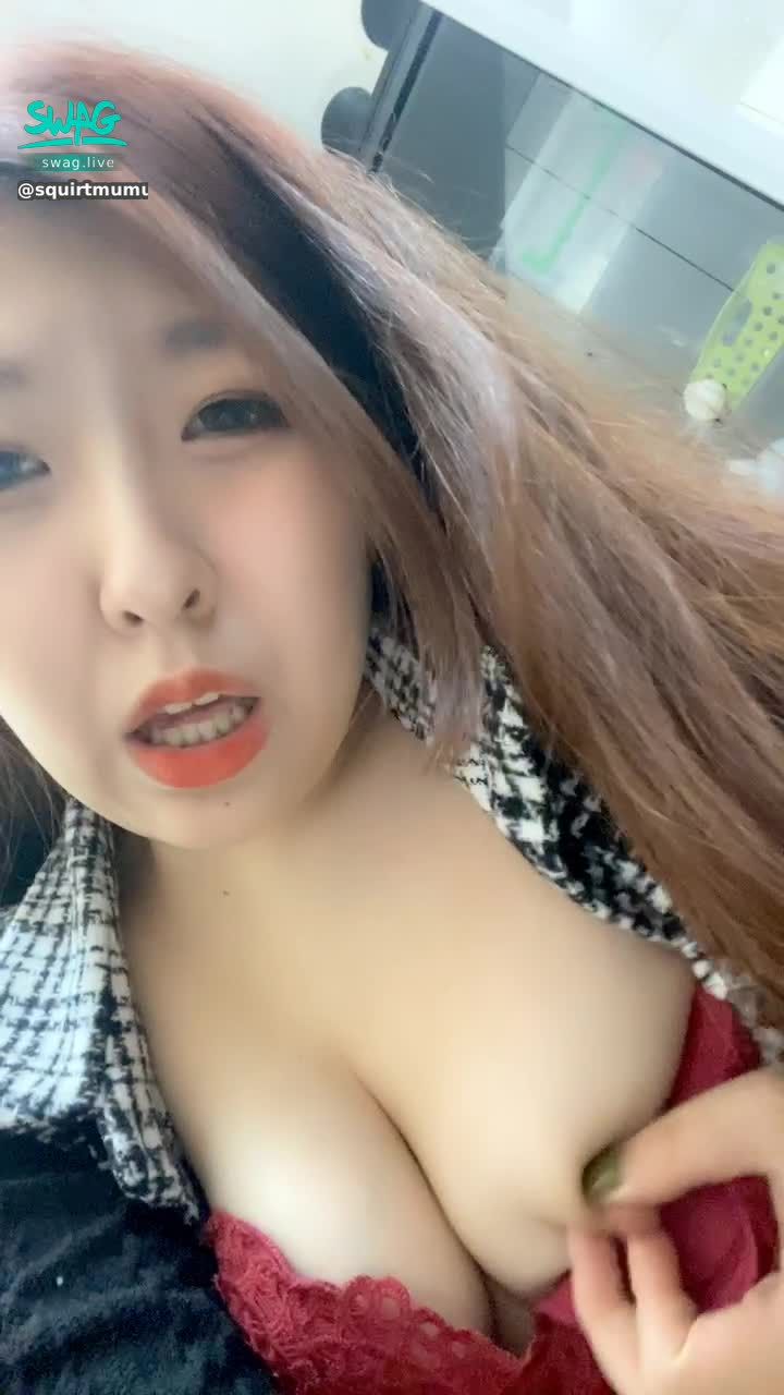 hua_063 : 臉乳同框🔥超淫蕩的表情🔥是不是就像我在你身上搖一樣呢‼️保證讓寶貝肉棒硬邦邦🔞🔞🔞

#花花#美乳#淫蕩#露臉