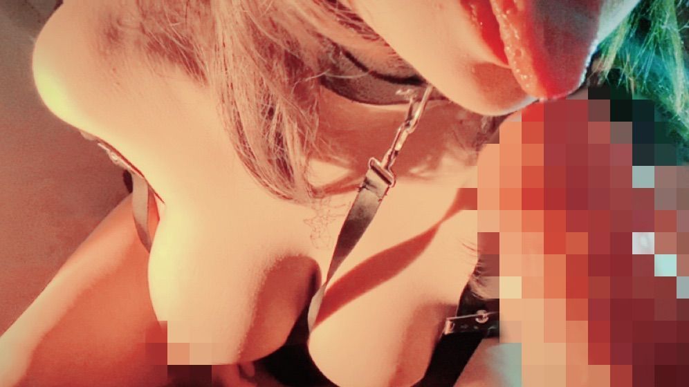 minasexybb : 主人說騷穴要抹潮吹膏..
還要忍著不讓淫水流出來…💦

舔著大肉棒，
手卻不自覺的一直往下
小母狗快被玩壞了…
#巨乳 #白虎 #自慰 #手淫
