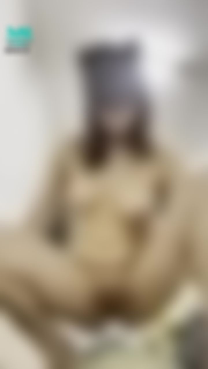 l******i : 穴穴朝你打開😘一直頂一直搖😈讓你躺著也能射出來💦小騷貨等你插滿滿～
#奶子 #抓奶 #揉奶 #胸部 #晃奶 #小穴 #穴穴 #水穴 #乳頭 #奶頭 #奶 #面具 #淫蕩 #騷貨 #欠幹