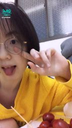 lynnbae : 你剛才好像忘了抱我😠 下次注意