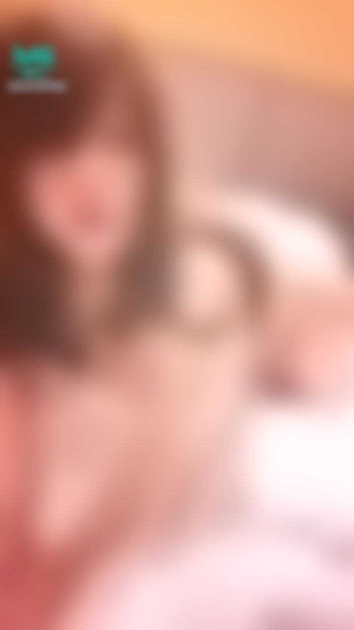 nanalittlepupy : 穿著丁字褲俯身趴在你面前  讓你受不了😈