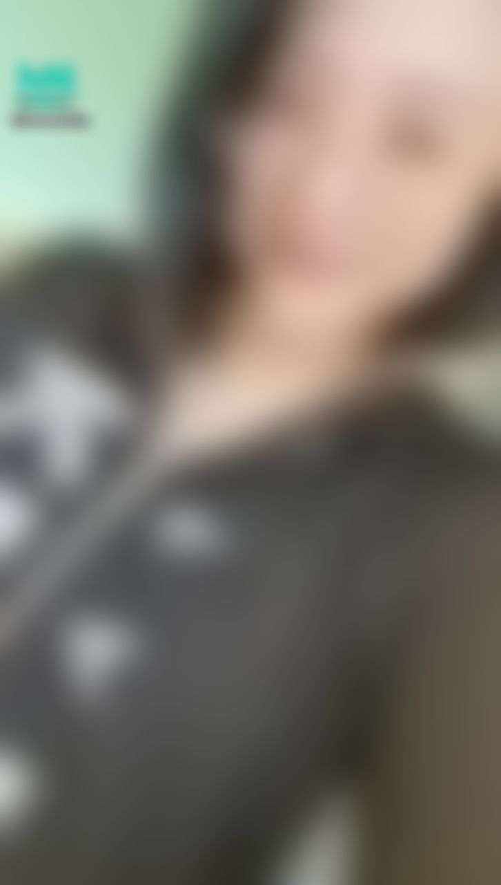 loveevelyn : Coffee, tea or me?蜜👅
使個小壞，微微露出😈
應該沒被別人發現吧？嘻嘻🤪🤪🤪