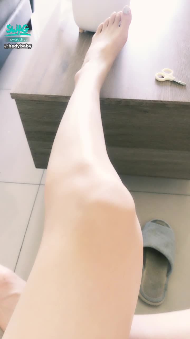  : 今天在家耍廢😊有沒有人要跟我玩🥺或是玩我😳