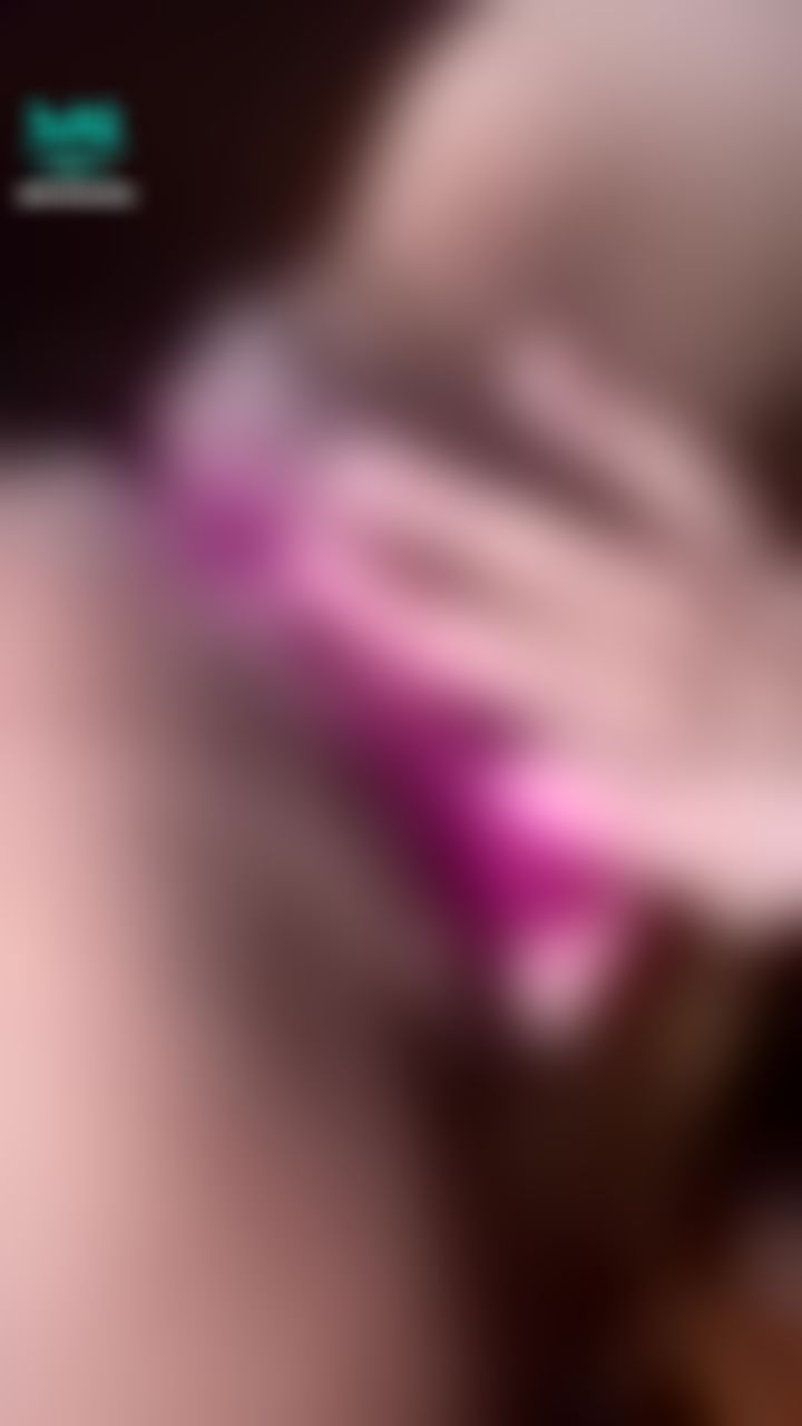 linlinbabe : 裸睡的誘惑🔥特寫蜜穴💦💦塞入跳蛋玩到流出白汁🥰🥰好欠填滿🔥🔥