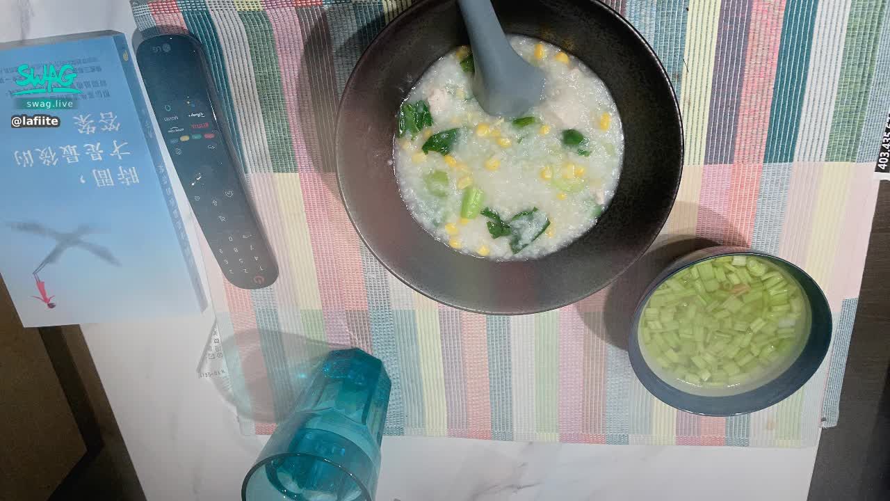  : "Celery" Fish Fillet Soup
Vegetable Corn Chicken Porridge

The answer is revealed! Please ignore the fish fillets drowned in celery 🥺

A big pot, it seems that I can be sick for a long time