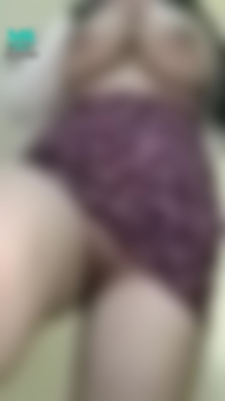 kathyicup : 淫女不穿內衣褲系列1 ：超透白色上衣很清楚的透出乳暈，很容易就發現我激凸和乳暈顏色還有大奶的形狀，裙子短到走路就會看見鮑鮑😈 

#爆乳 #巨乳 #露點 #肉感 #大腿 #大奶 #一線鮑 #屁蛋