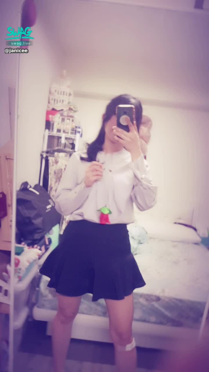 janicee : 踮起高跟鞋👠
黑短裙的小秘書上線了💖
人生第一次溜冰滑倒還受傷😥
可以認真洗冰嗎👿
out of office💙
#OL #襯衫 #短裙 #美腿 #高跟鞋 #長髮#黑髮 #腳趾 #裙底