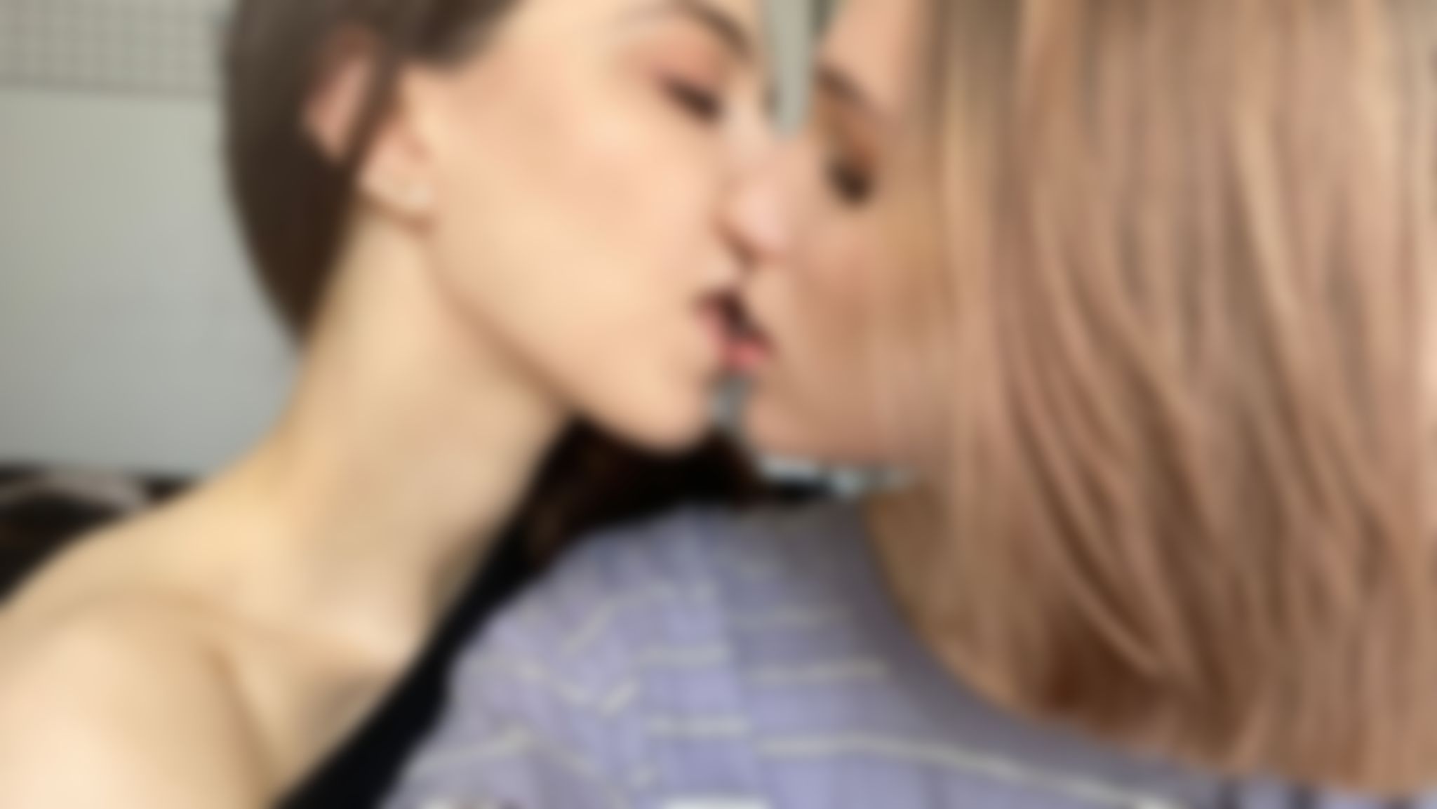 jennycowell : cumming with my girlfriend! use vibrator mmm!!