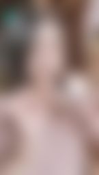 loveevelyn : 你看伊伊甜不甜?🥰
伊伊也需要出門溜一溜
草莓🍓慕絲蛋糕🎂好吃
