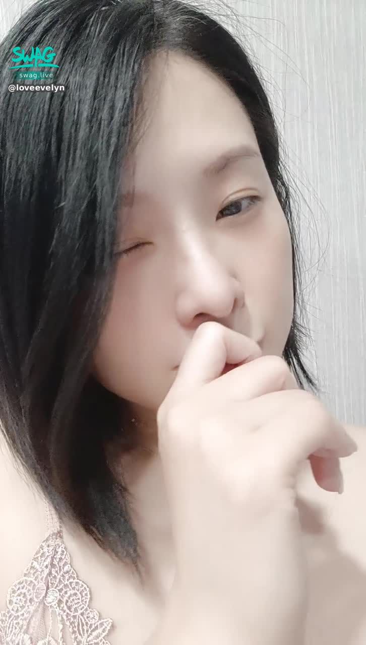 loveevelyn : 假掰假掰的🤣🤣🤣
假鬼假怪甜笑一個