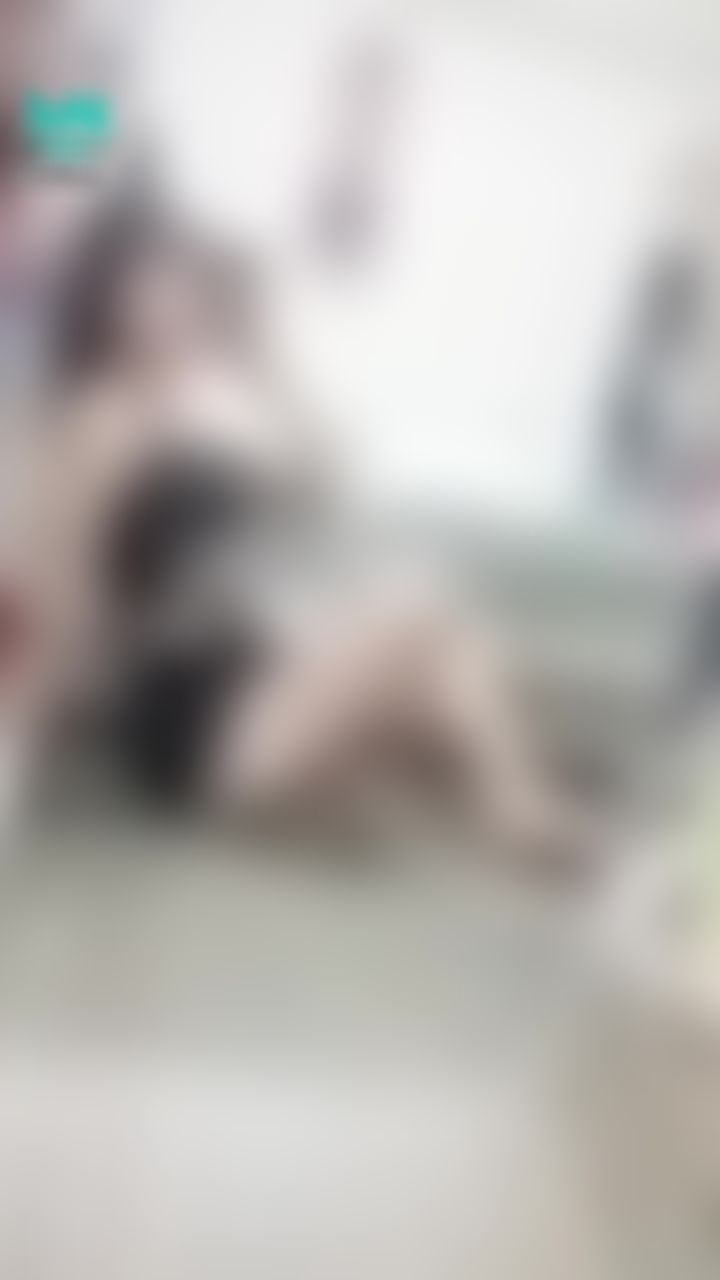 janicee : 緊繃的褲底♥️
短褲下的美腿與腳底💙
看見性感南半球的挖空😍
膝蓋受傷了💦
semisphere😈
#黑髮 #長髮 #氣質 #鎖骨 #南半球 #細肩帶 #下乳 #短褲 #美腿 #裸足 #赤腳 #腳趾 #肩膀 #noire #black #腳底