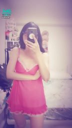 janicee : 撩起睡衣的裙擺💋
紅色夢境♥️
red temptation💓
#長髮 #捲髮 #鎖骨 #裸足 #赤腳 #低胸 #深V #蕾絲 #肩膀 #睡衣 #短褲 #性感 #誘惑
