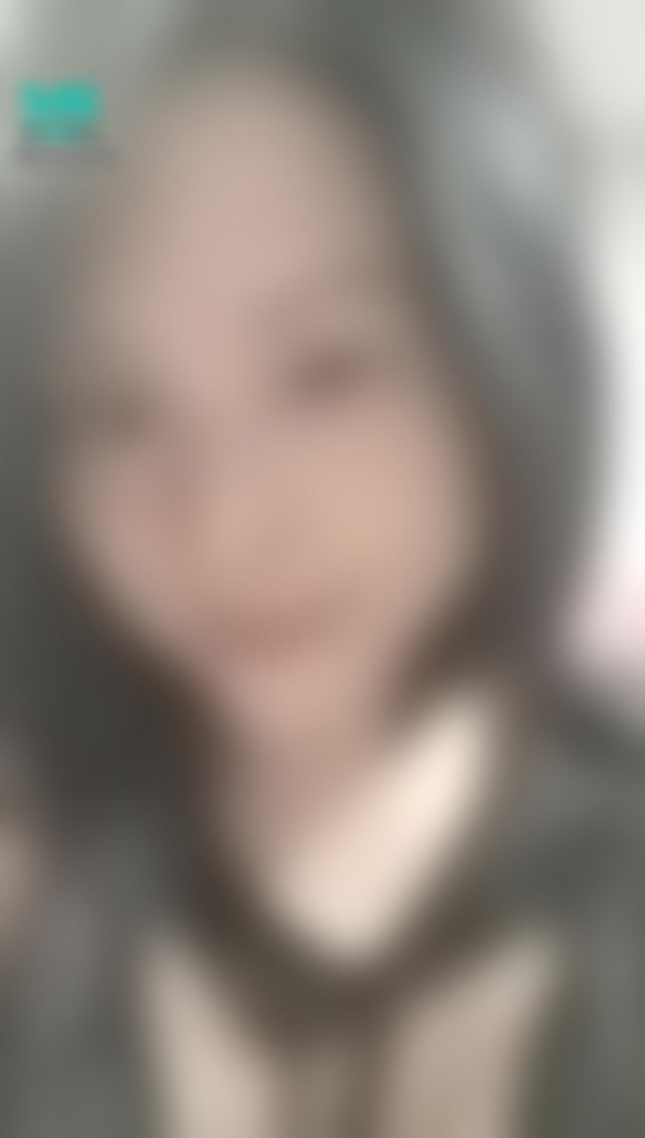 loveevelyn : 有沒有人會覺得
伊伊這樣對你笑
煩腦就跑掉一半或是跑光光了？🤗🤗🤗