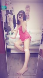 janicee : 露出微笑線👀
床邊曝光小褲的坐姿😈
常被說很性感的睡衣⭐
red temptation💋
#長髮 #捲髮 #鎖骨 #裸足 #赤腳 #低胸 #深V #蕾絲 #肩膀 #睡衣 #短褲 #性感 #誘惑 #腳底 #小褲