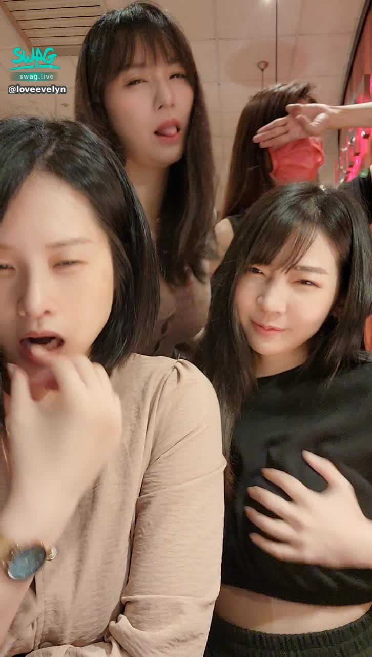  : A lot of people "~~~~~~" 🤗🤗🤗
Looking forward to 10pm tonight, how lewd do you think it will be? 😈😈😈

#yourleye
#lovejulia
#ladyyuan