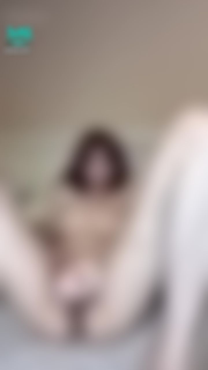 sexyven : ㊙️診療室的秘密㊙️看著醫生下面起了反應，開心的小護士大膽的放聲淫叫，快高潮的表情