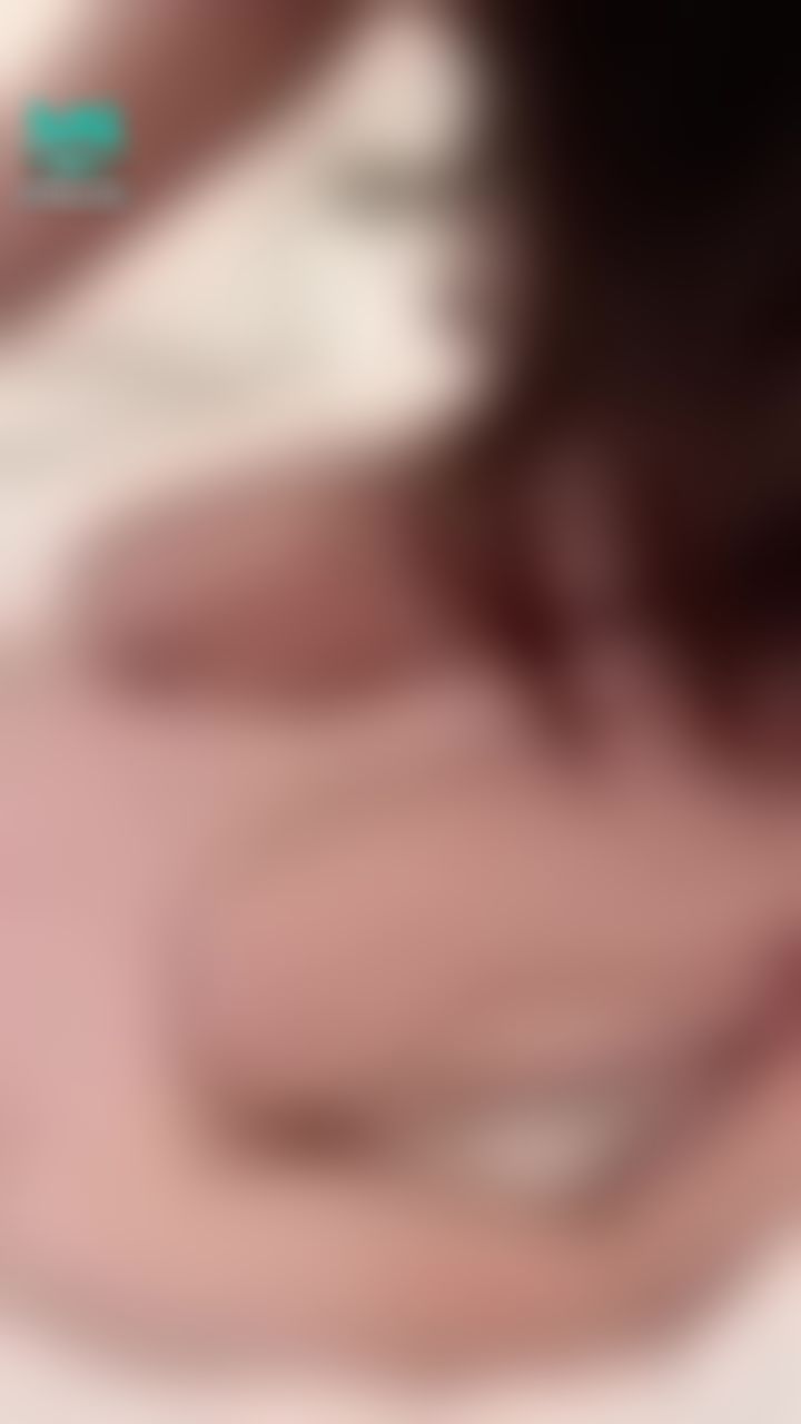  : 3p 與閨蜜雙飛大戰粉絲哥哥愛愛💦


直接女上位坐在哥哥身上狂搖，哥哥ㄧ下子就快要被我搖出來了吧🥺💦 我都小穴很濕又很緊，哥哥第三次射可以撐多久呢？