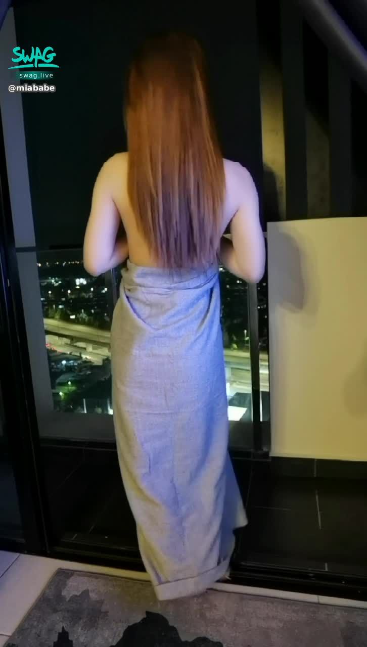 miababe : 我一转身会让你流口水还是吐口水？😝😝😝