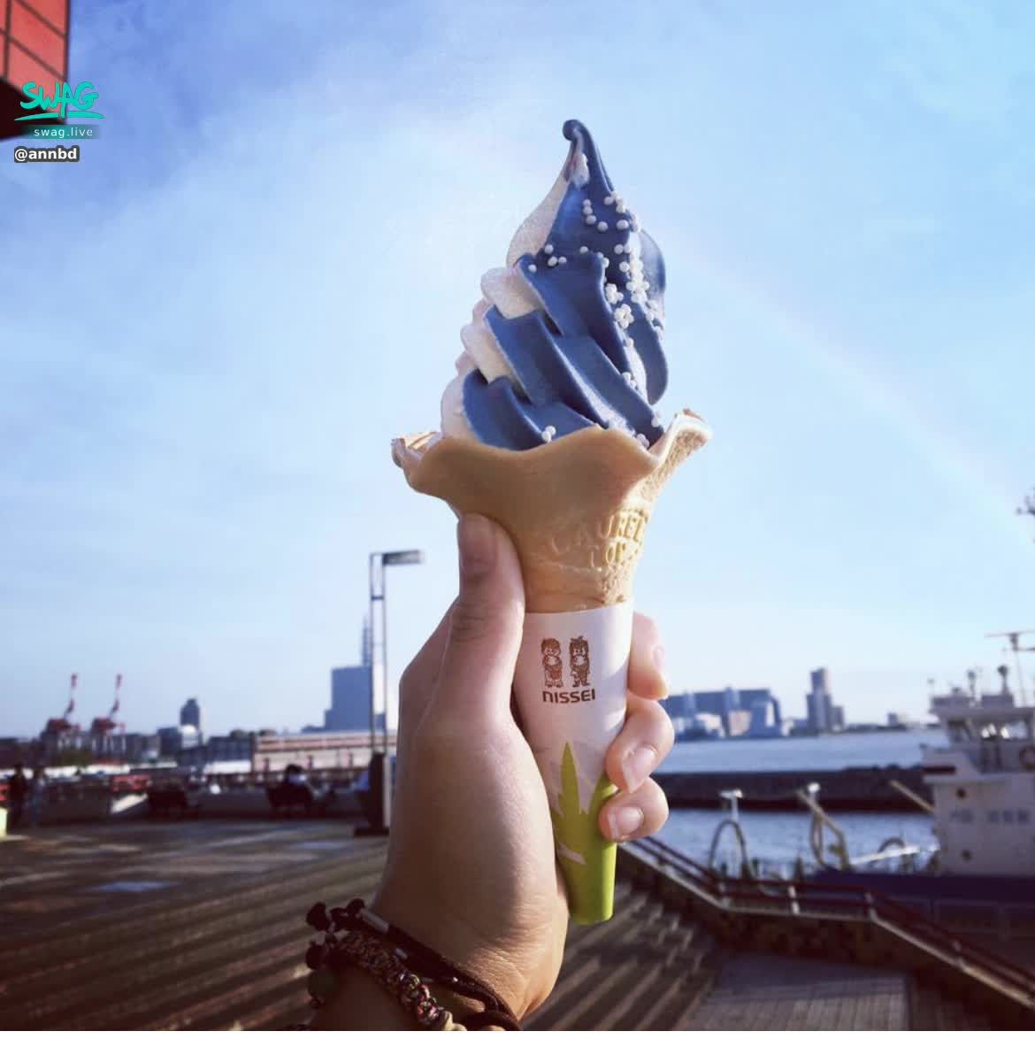  : today in 2017
I biked for 40 minutes to the port of Osaka
Just to eat beautiful blue ice cream 🍦
Even if I don't eat ice, I'm also succumbed to her appearance 🤣🤣🤣