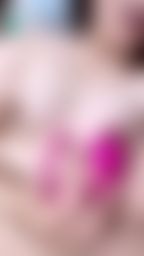 linlinbabe : 先玩弄我的乳頭 再慢慢往下 往下 來到我的小荳荳🌸覺得好舒服🌹🌹