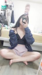 janicee : 手指滑入肩帶💋
撫摸雙腿的肌膚♥️
深V小可愛與美腿💙
黑色低胸內著💗
noire🌹
#細肩帶 #深V #低胸 #鎖骨 #露腰 #短褲 #黑髮 #長髮 #裸足 #赤腳 #腳趾 #性感 #stap #black #sexy #黑色 #美腿