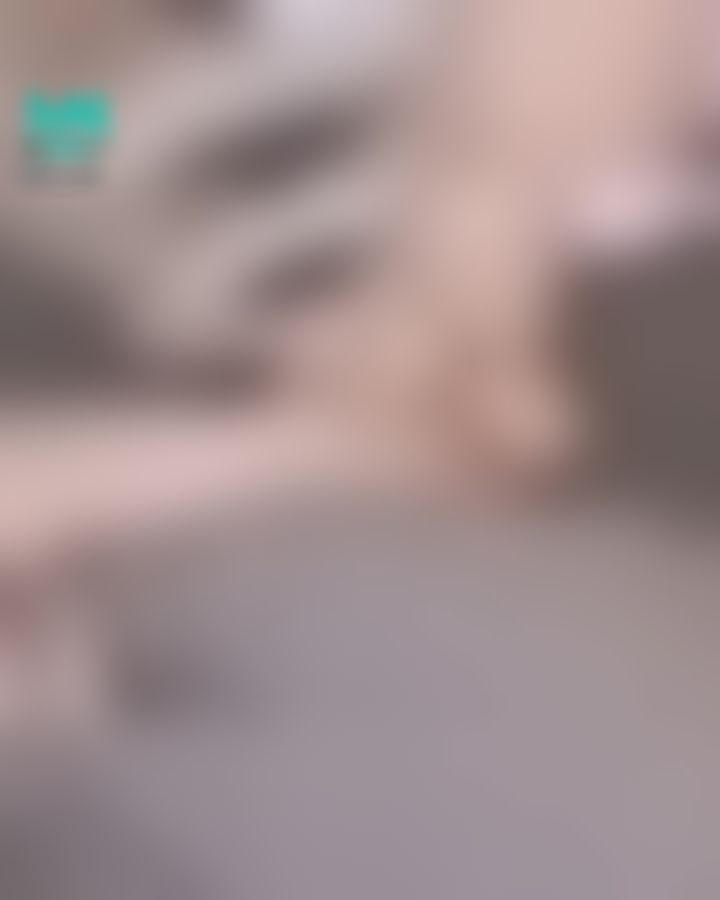 rihanna : #慰慰#側入。小母狗最喜歡後邊被架著 強行的側入抽插了～🥵在拔出磨蹭豆豆